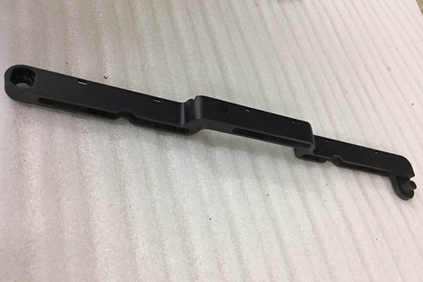 一體成型，多彎曲度碳纖維加工件